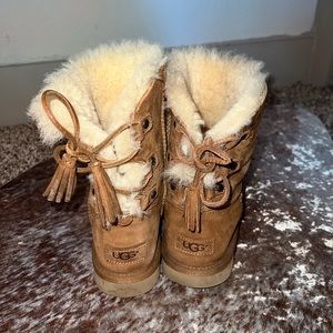 Great condition, unique Uggs!! Youth size 6.5 (fit like Womens size 7)